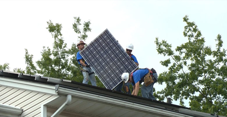 Monteren van zonnepanelen